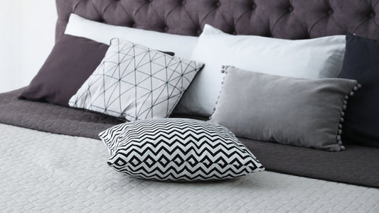 The Psychology of Colors- Choosing Decorative Pillows For Your Bed
